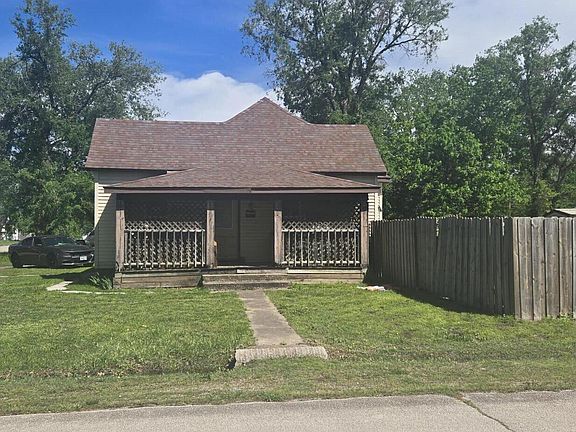 2nd image of 834 Wilson Avenue