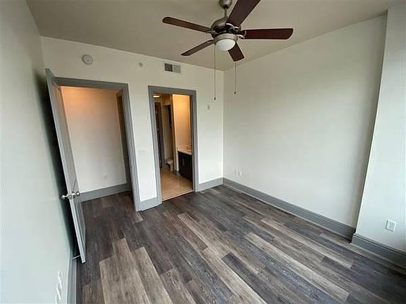 2nd image of 1939 N Westmoreland St #249