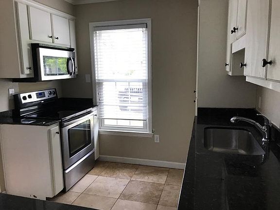 3rd image of 401 Royal Oak Dr