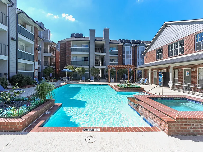 Centerpoint Apartments — Photo 6