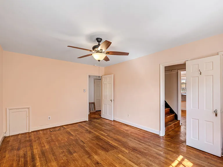 Masterbedroom, closet connecting to second bedroom and smaller third bedroom with full bath in between