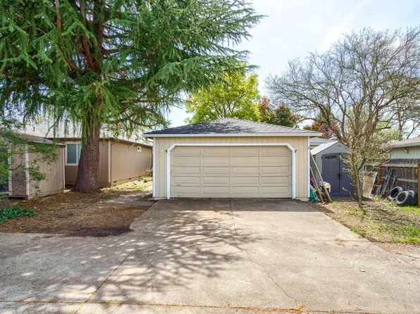 3107 Cody St, Medford, OR 97504