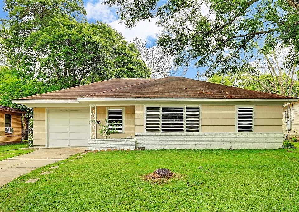 1st image of 206 S Pin Oak Dr