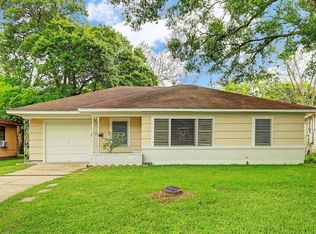 206 S Pin Oak Dr, Texas City, TX 77591