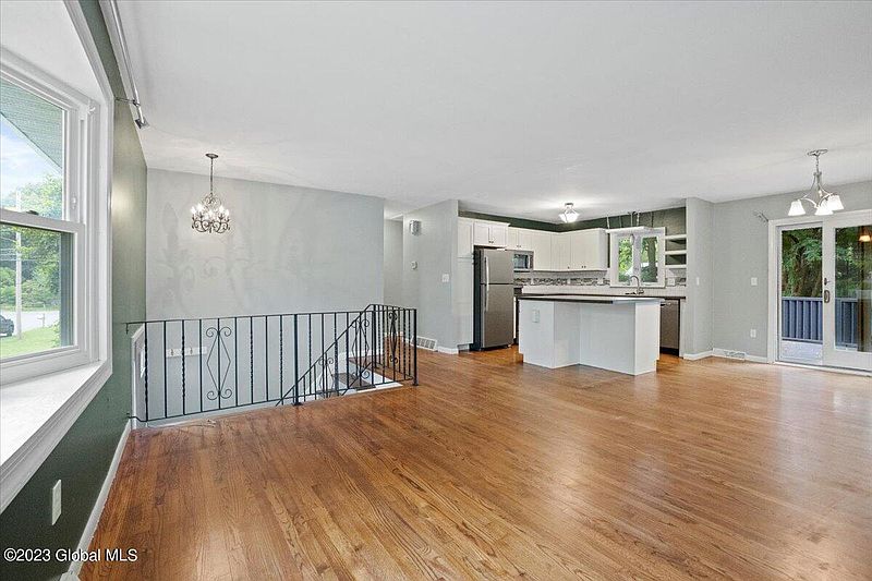 3rd image of 76 Oakwood Drive