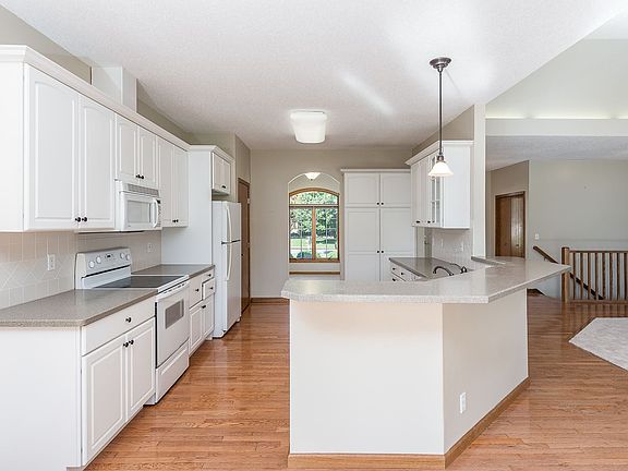 5th image of 606 Scenic Dr