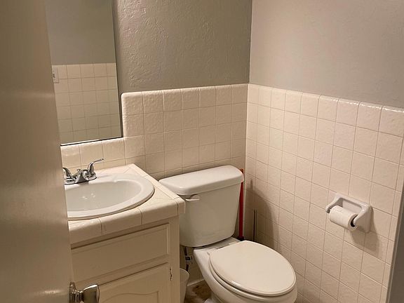 1/2 bath in utility room