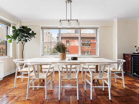 3rd image of 150 E 61st St APT 5E