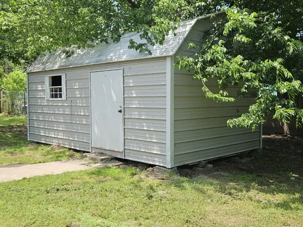 901 N Blanche St, Terrell, TX 75160
