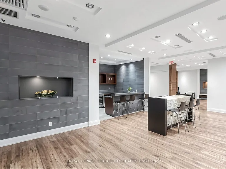 310 Burnhamthorpe Rd W #2810 — Photo 18