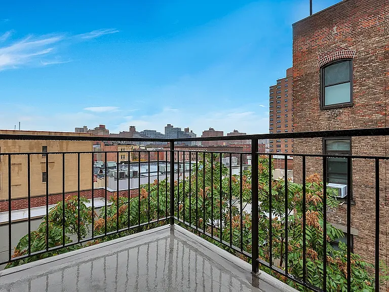 221 E 105th St #4D — Photo 6