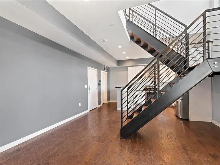 227 W Thompson St #D — Photo 11