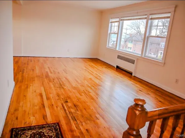 2233 Private Dr, Whitestone, NY 11357