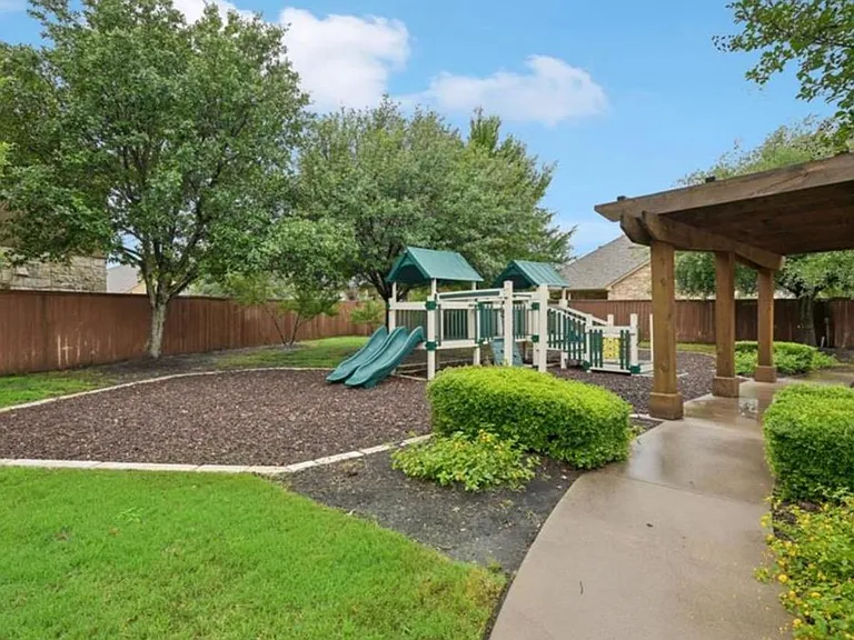 2437 Lyla Ln — Photo 21