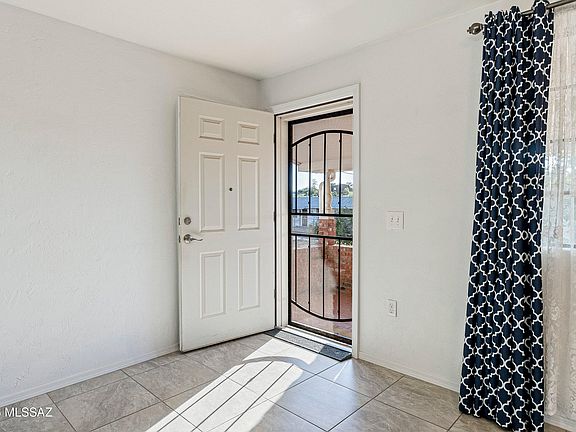 3rd image of 905 W Discover St