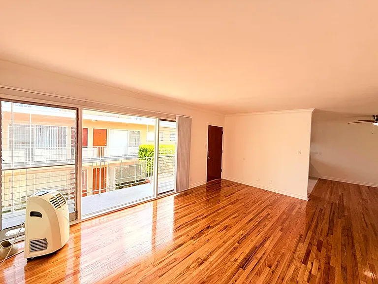1323 N. Bronson Avenue — Photo 4