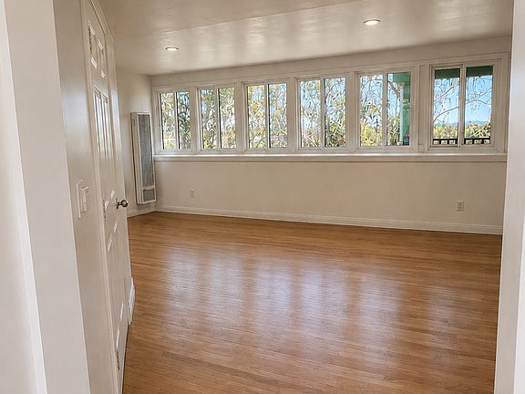 2nd image of 1404 San Remo Dr #1404