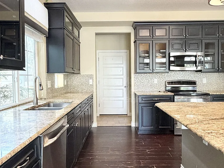 8284 Cypress Wood Dr — Photo 6