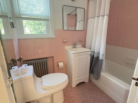 3rd image of 92 Aberdeen Ct Floor 2