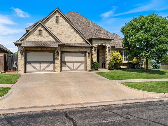 3rd image of 2327 Sorrento Dr
