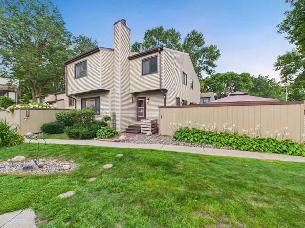 6359 Saint Johns Dr, Eden Prairie, MN 55346