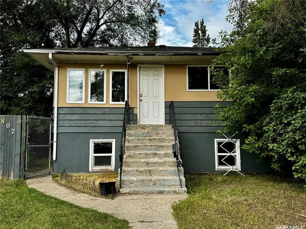 807 Weldon Ave, Saskatoon, SK S7M 2V3