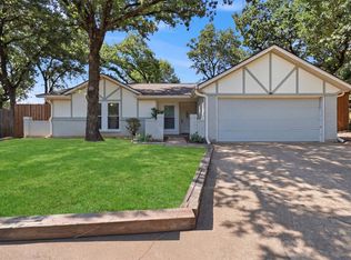 2400 York Minster Ct, Arlington, TX 76006