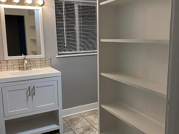 5th image of 416 N G St #6