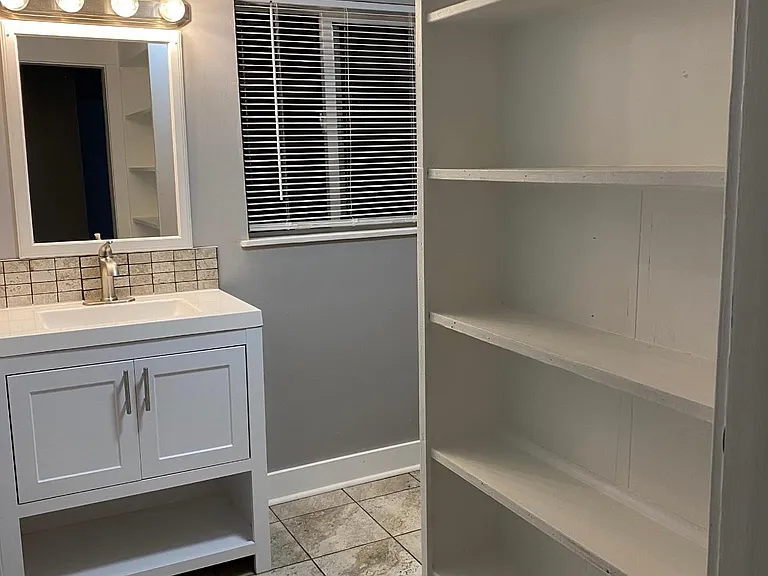 416 N G St #6 — Photo 5