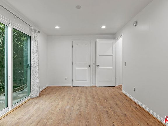 4th image of 514 Ocean Park Blvd APT 2