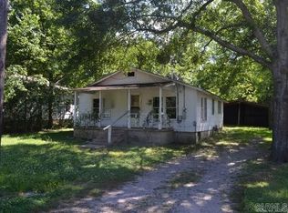 1103 S 3rd St, Mena, AR 71953