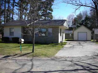 209 Washington Ave, Houghton Lake, MI 48629