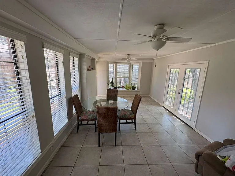 500 Holliday Ln — Photo 7