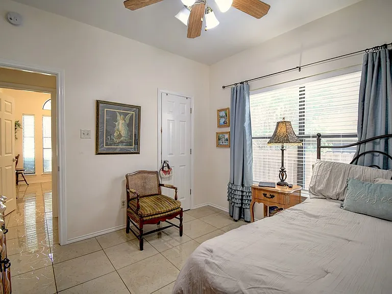 719 Oak Hollow Dr — Photo 20