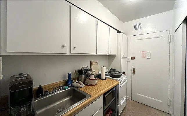 Rented by KNOCKKNOCK LLC | media 9