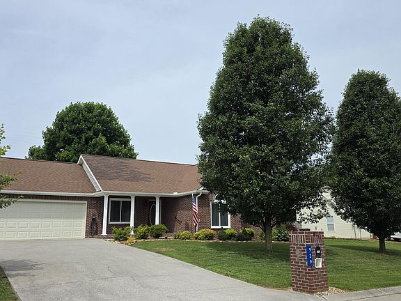 4th image of 929 Mossy Grove Ln