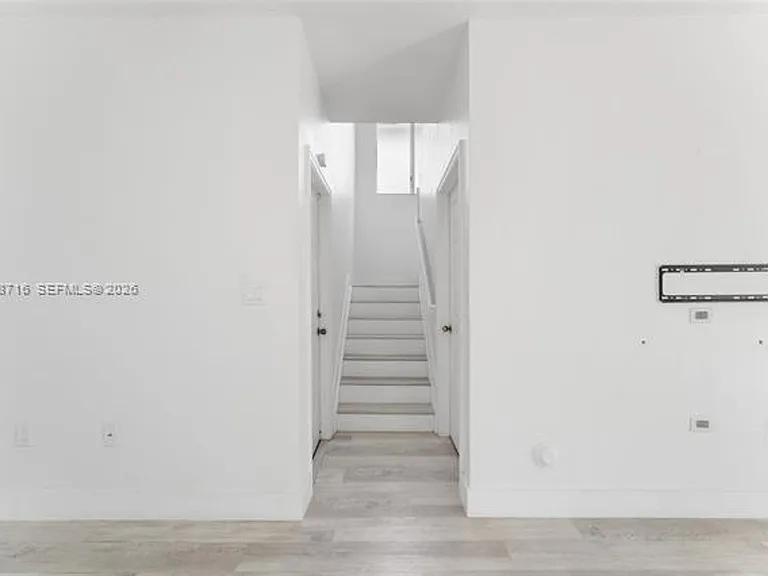 379 NE 31st Ave — Photo 14