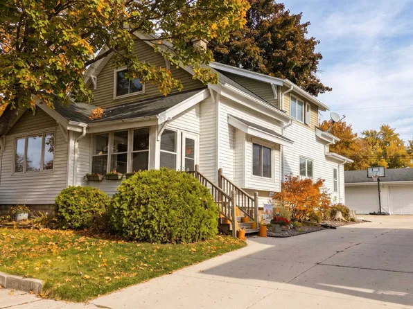 318 S Main St, Brillion, WI 54110