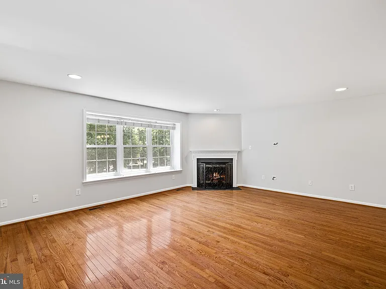 203 Princeton Cir — Photo 4