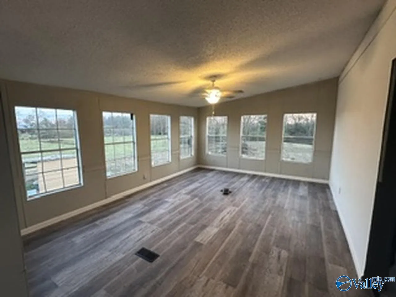 3 bed, 2.0 bath, 1650 sqft, $1,100 — Photo 4
