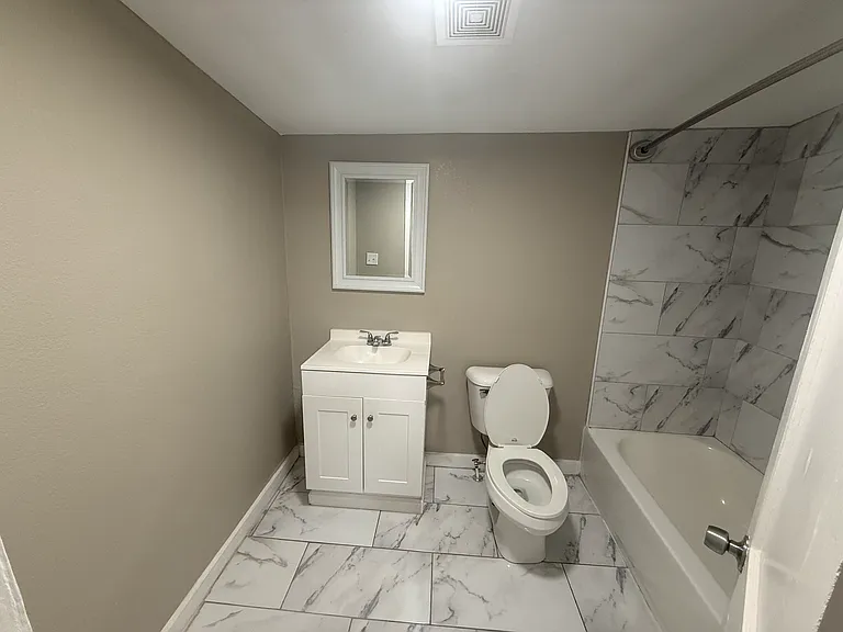 2404 Hartford St — Photo 19