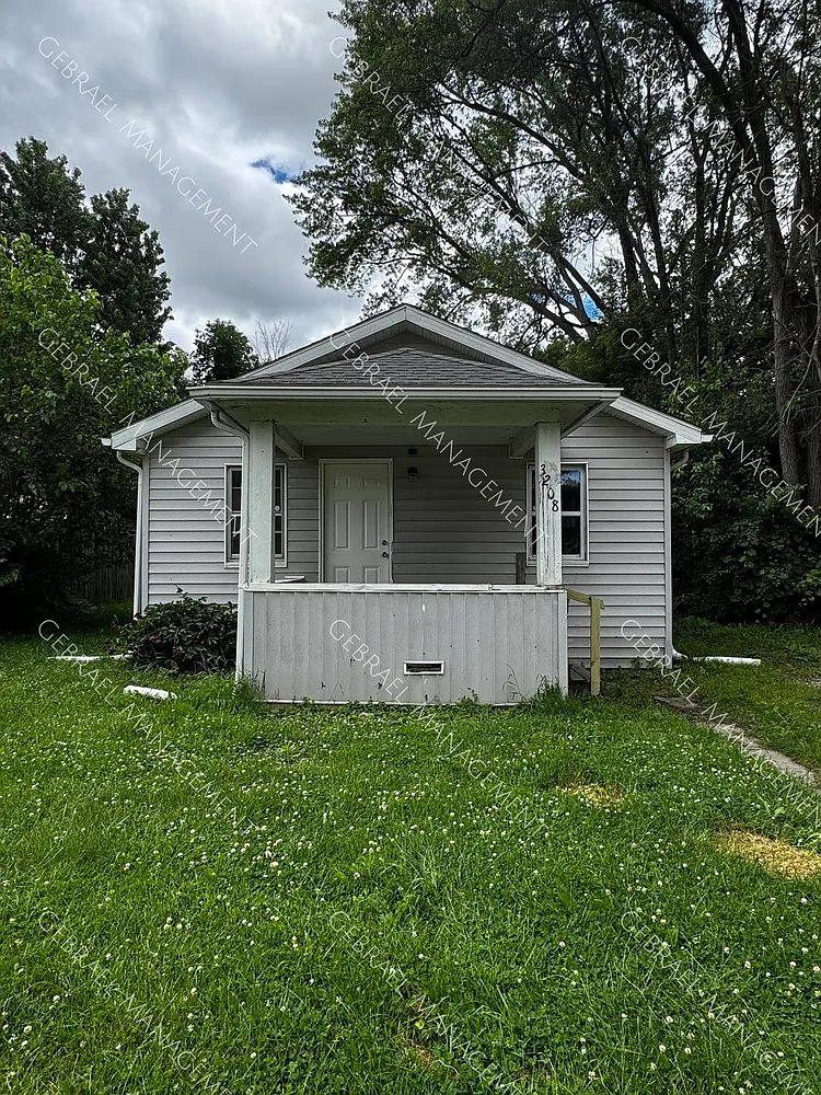 3208 Holly ave. — Photo 1