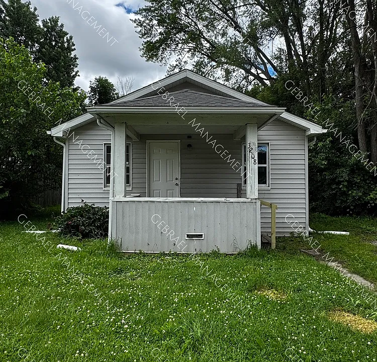 3208 Holly Ave