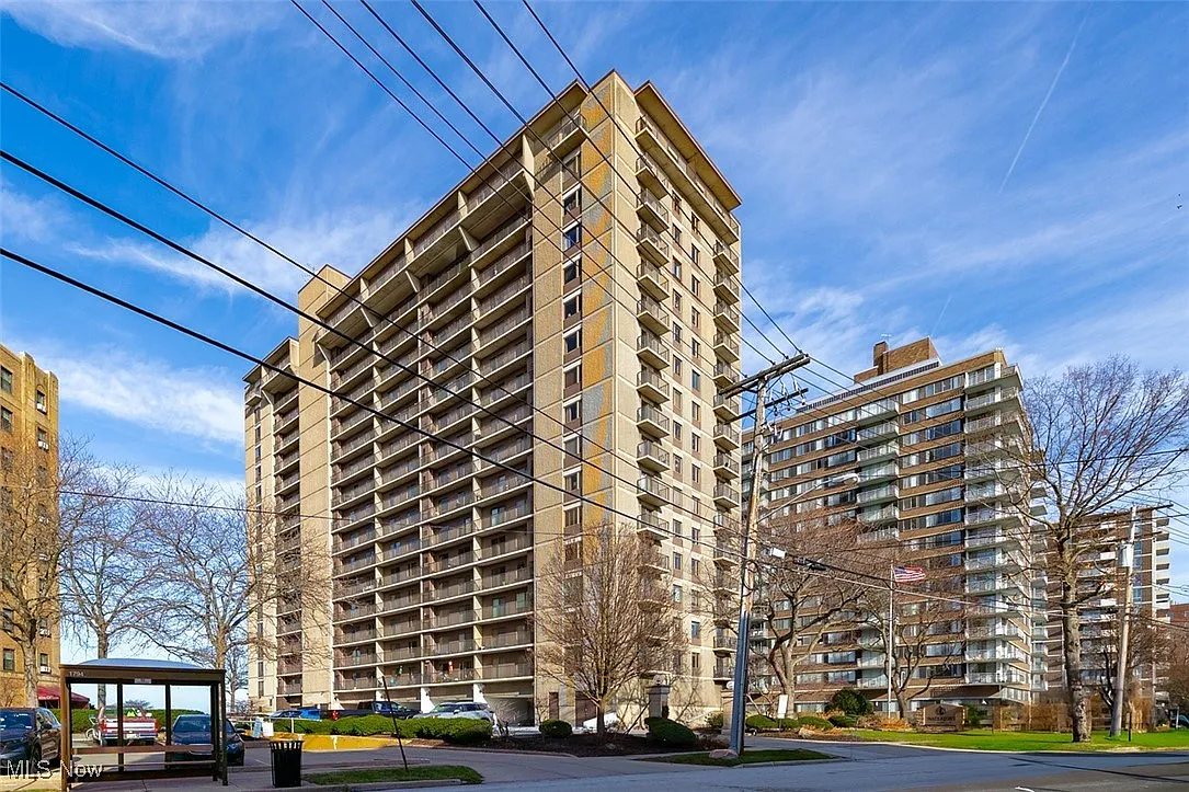 12500 Edgewater Dr APT 806 photo 1