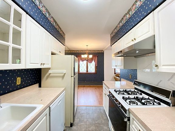 4th image of 51-14 71st St #2