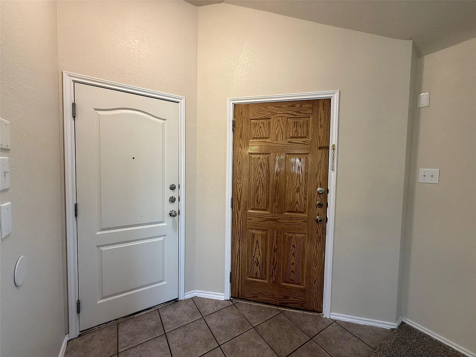 4 bed, 2.0 bath, 1917 sqft, $2,095 — Photo 2
