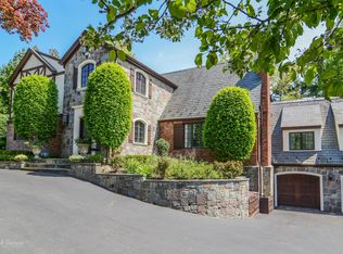 267 Circle Dr, Manhasset, NY 11030