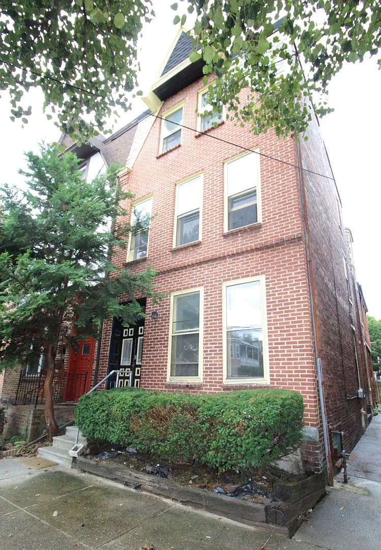 1616 Green St — Photo 1