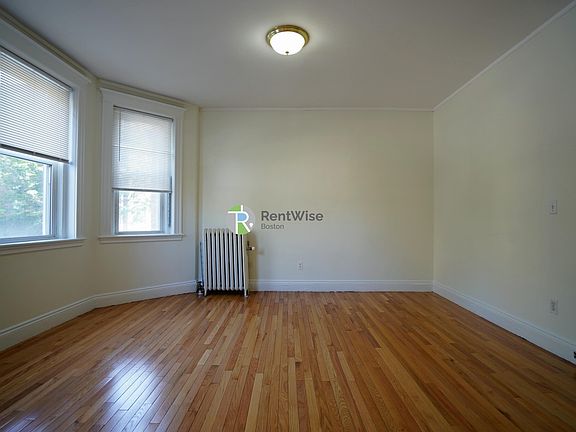 5th image of 14 Orkney Rd APT 1