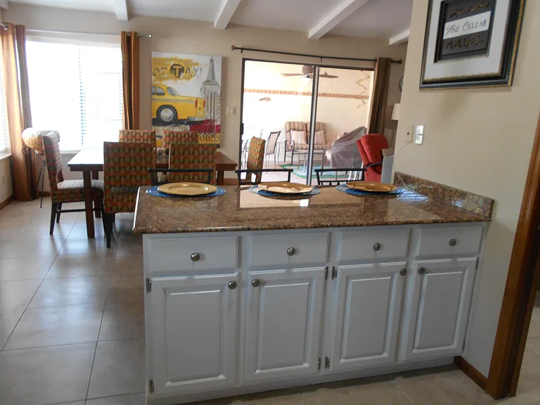 Breakfast Bar for 3 overlooking dining area
